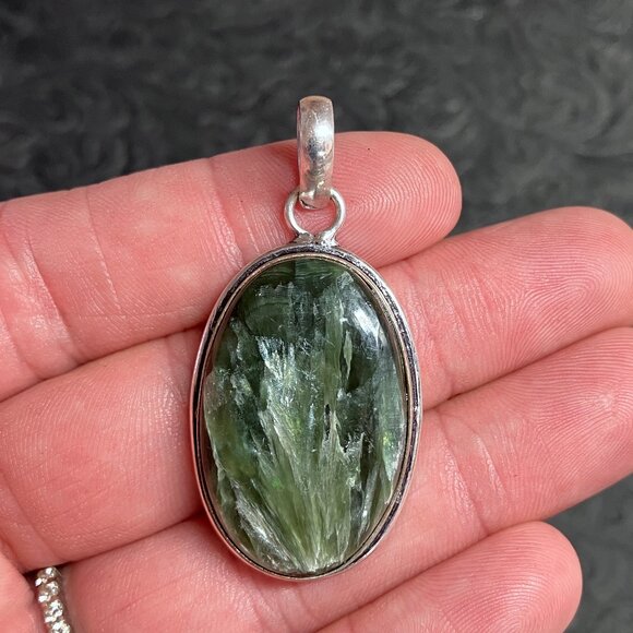 Gorgeous Seraphinite Stone Pendant Crystal Gemstone Jewelry - Picture 1 of 6